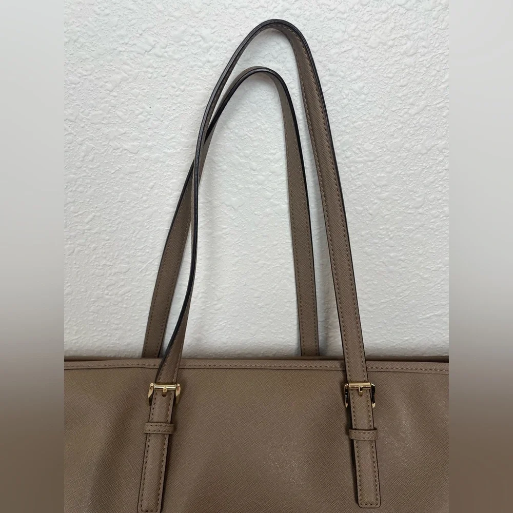Micheal Kors jet set tote